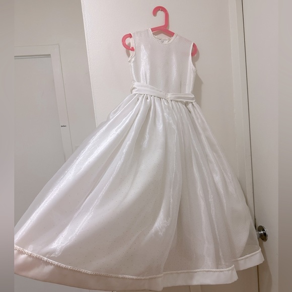 Satin Communion Dress w/ Pearl Accents & Organza Skirt 9-12 years Old. Off White - Picture 3 of 15